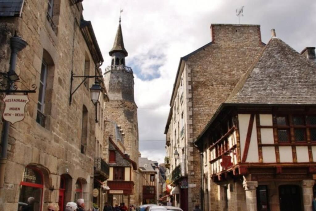 T2 Situe Au Coeur Du Centre Historique De Dinan Apartment Luaran gambar