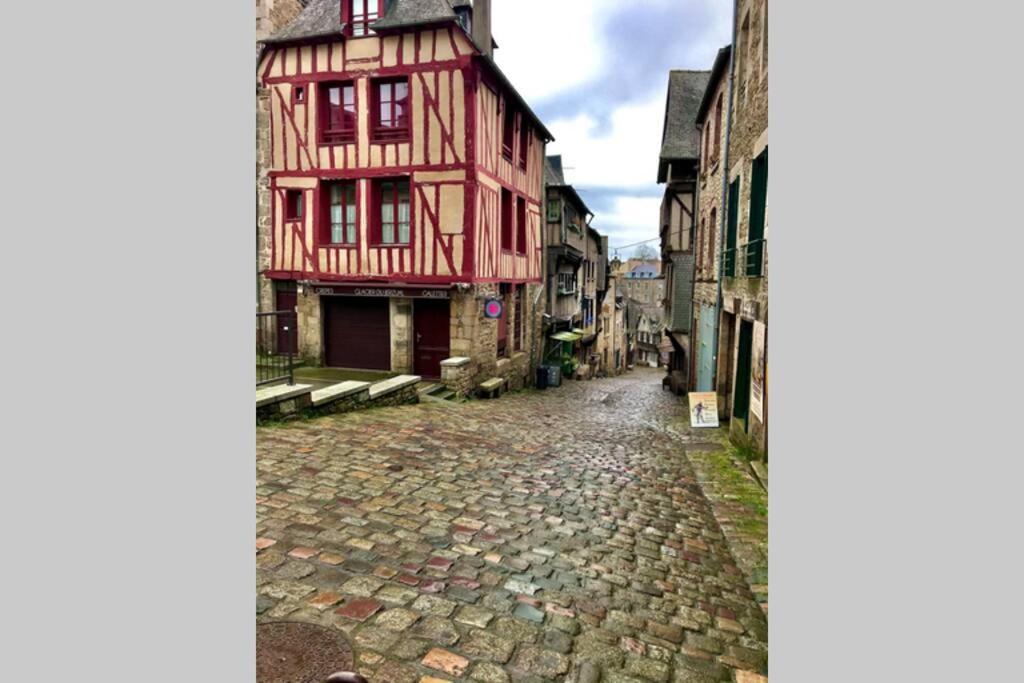 T2 Situe Au Coeur Du Centre Historique De Dinan Apartment Luaran gambar